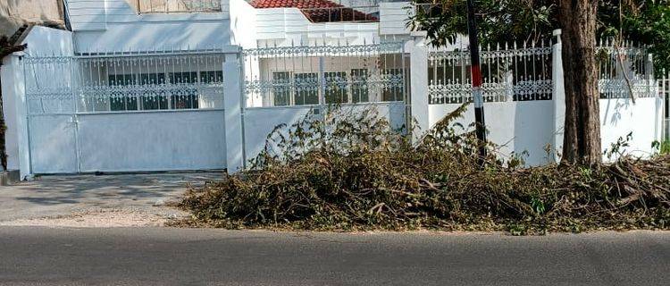 Disewakan Rumah Usaha Simpang Darmo Permai Surabaya 1