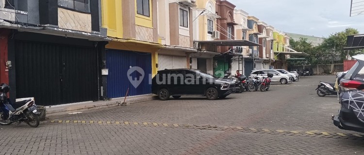 Ready-to-Use Commercial Unit - Newly Renovated, Comfortable Parking 1