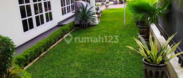 Ketintang Surabaya House 14x25 Freehold Title 2-Story Well-Maintained Building Fully Furnished Excellent Condition Ready to Move In Affordable 1