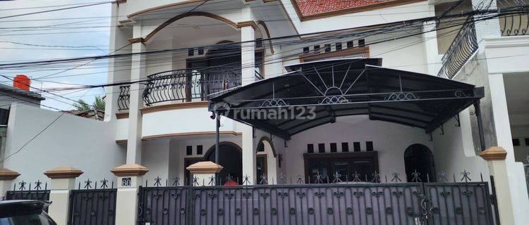 Rumah 2 lantai dekat gedung olah raga dan polsek Rumah 2 Lantai Bagus di Jalan HH 1