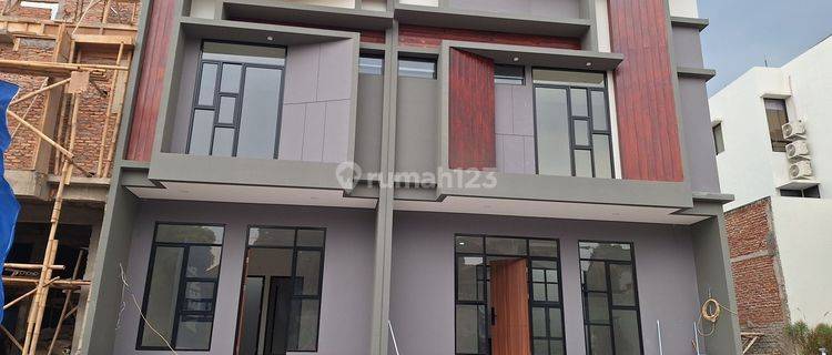 Rumah 2 Lantai Tropis Modern Strategis Pamulang Tangsel  1