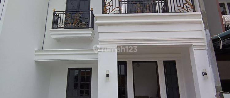 Townhouse Klasik 2 Lantai Pinggir Jalan Raya Ciledug Tangerang 1