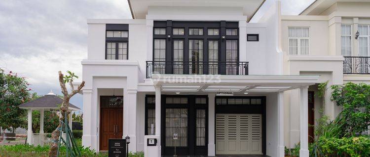 Rumah Mewah 2 Lantai Desain Klasik Di Kawasan Elit Fasilitas Lengkap 1