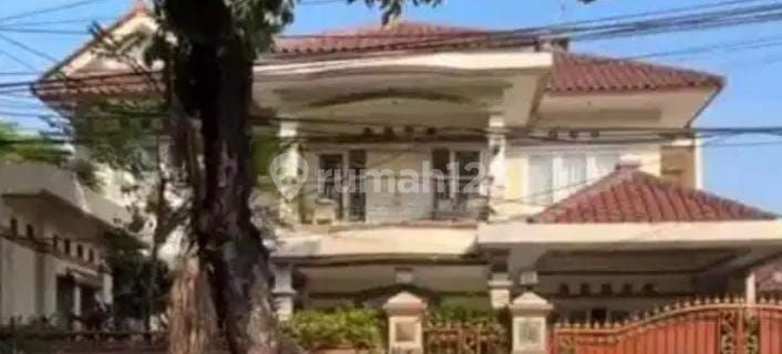 Spacious House with Swimming Pool Wide Road in Tebet 1