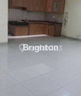 Rumah bagus 3lsntai,lb275m2,shm,jalan 2 mobil,selangkah pasar dan mall 1