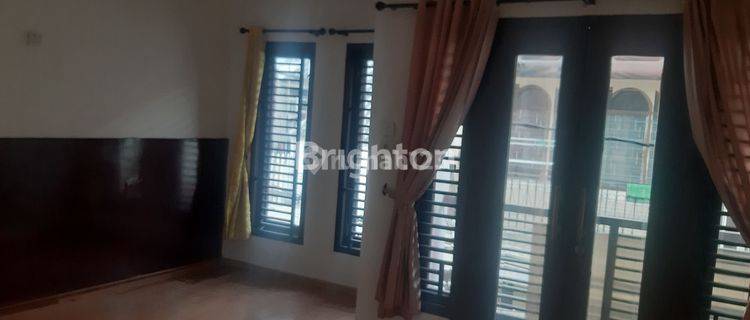 Rumah bagus 2lantai,Lb100m2,shm,jalan 1 mobil,no garasi,selangkah pasar dan mall 1