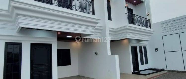 Rumah 2 Lantai Classic Modern Cuma 4 Menit Stasiun Jurangmangu  1