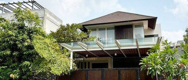 Rumah Graha Famili Mewah Konsep Villa Semi Furnish  1