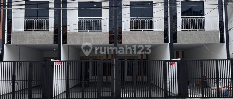 DIJUAL Unit Eksklusif - Hanya 4 Unit! RUMAH 3 LANTAI - TANJUNG DUREN, JAKARTA BARAT 1