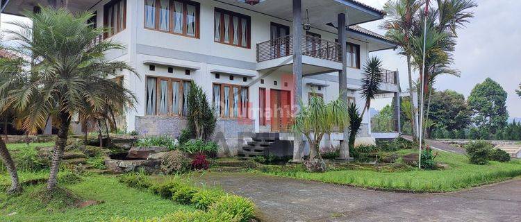 Good Invest .. Dijual Hanya Hitung Tanah .. Villa di Sayap Setiabudi 1