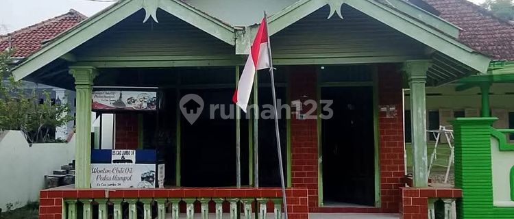 Ready-to-Occupy House Jombang 1