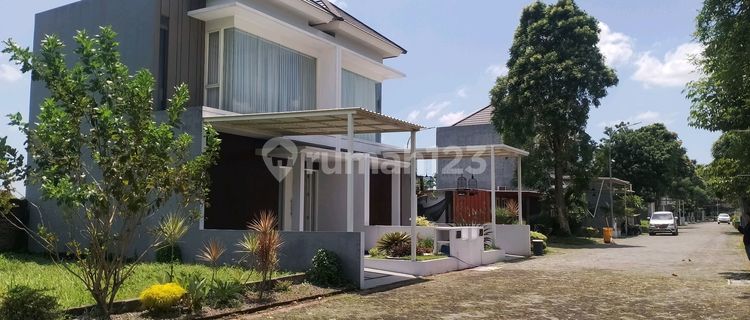Ready-to-Occupy Furnished House Jombang 1