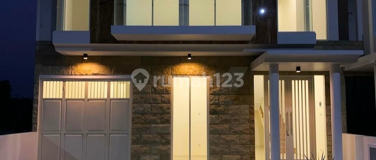 Rumah Mewah Dua Lantai Jombang 1