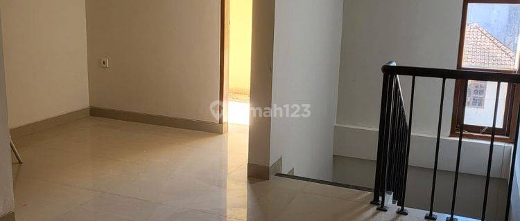 Disewakan Rumah 3 Lantai Furnished Suli Residence  1