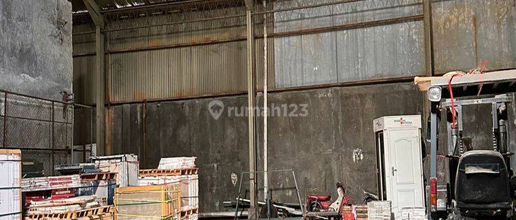 Large Warehouse on Jl Bung Tomo, Pemecutan Kaja Bmb 1