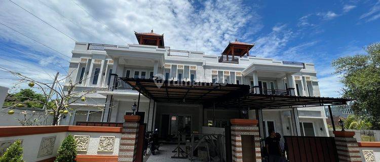 Rumah Mewah Lantai 3 Plus Rooftop 1