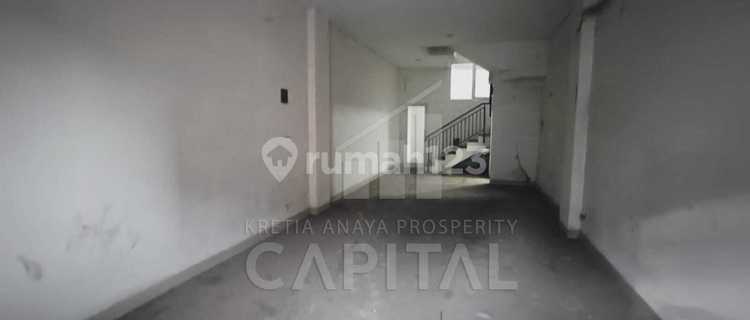 Ready-to-Use Shop House in a Strategic and Comfortable Area on Veteran Street, Bandung 1