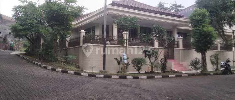 For Sale: Affordable, Well-Maintained, Sturdy Hook House in Cinere Complex. 1