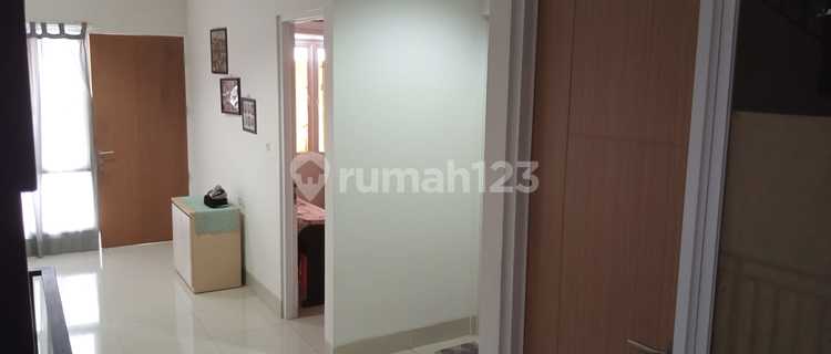 2.5-Story House in Duri Kepa, West Jakarta, Well-Maintained Condition 1