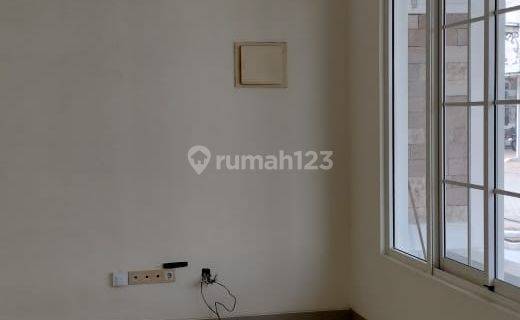 Rumah 2Lt, Hoek , Minimalis Modern Siap Huni ,rapi , Dalam Cluster West Europe 1