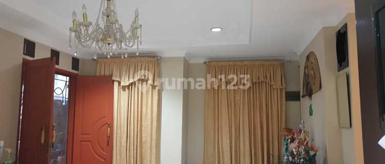 Well-Maintained House in Taman Palem Lestari, West Jakarta 1