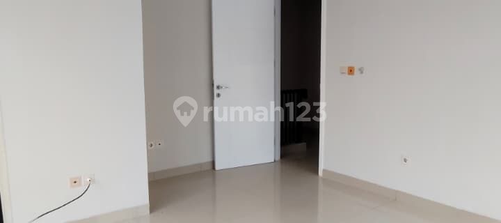 Fully Renovated House, Comfortable Environment, Hook Position and Near Karang Tengah Toll in America Green Lake Cluster 1