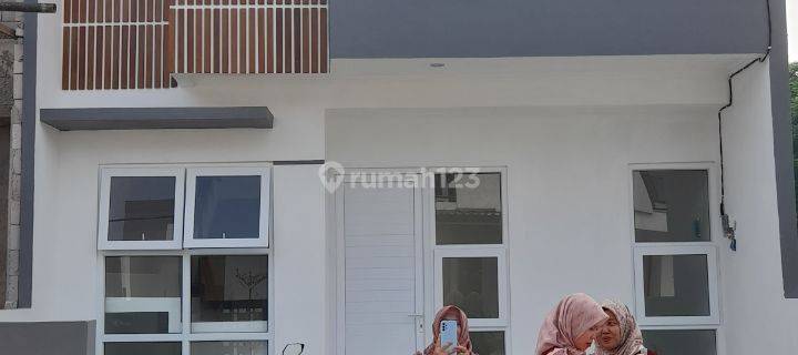 Rumah Dijual 2 Lantai Modern Strategis Dekat Tol dan Stasiun LRT  1