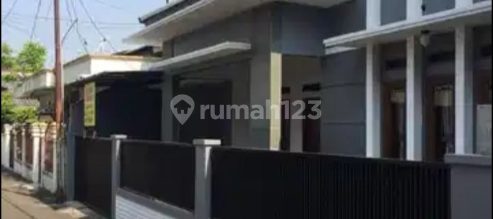 Residence, Newly Renovated in 2025, Like New Inside the Complex on Jl Siaga, Pejaten Barat Pasar Minggu. Very Strategic Location, Approximately 100 Meters from Pasar Minggu Main Road, Flood-Free, Very Comfortable and Safe Environment, 24-Hour Security. 1