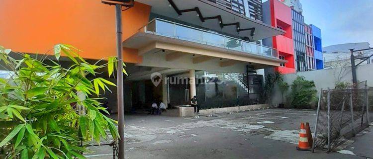 Gedung Komersial 4 Lantai Siap Pakai Posisi Hook Di Tebet Barat
Selangkah Ke Gatot Soebroto
Lingkungan pusat bisnis dan niaga di area Jl Gatot Subroto, Tebet dan Kuningan
 1