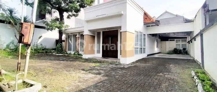 Rumah Jl. Bawean Surabaya Pusat Halaman Luas PLN 6600Watt 1