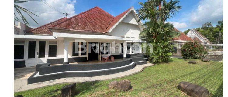 Rumah Kolonial Style Dekat Ijen Malang 1