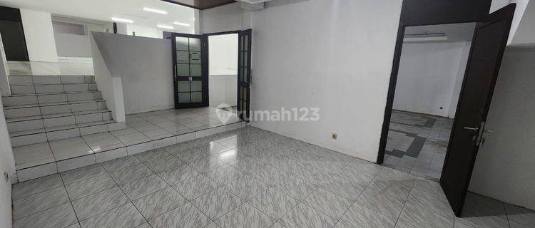 DISEWAKAN GEDUNG KANTOR LUX SIAP PAKAI DI JLN SURYA SUMANTRI 1