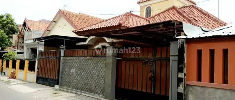 Rumah Second Bagus Dan Terawat Di SUMBER BANJARSARI, SOLO 1