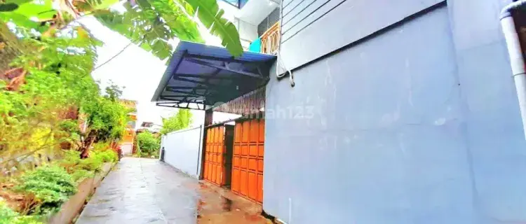 Kost Exclusive Plus Rumah Induk Dekat Uns 1