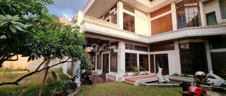 Rumah Mewah 3Lt Strategis Luas Plus Kolam Renang 1