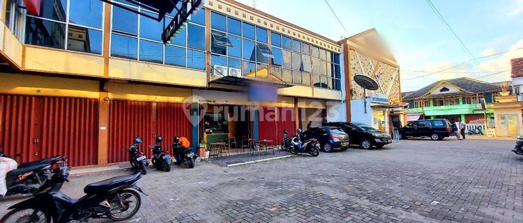 Strategic 2-Story Shop House Rental in UMS Commercial Area 1