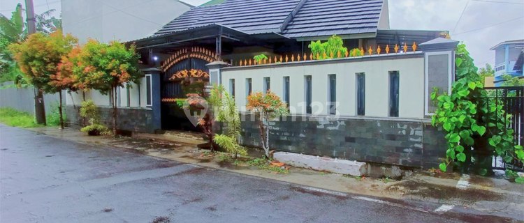 Kontrakan Rumah Cantik Terawat Dekat Kampus Uns dan Isi 1