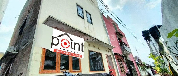 Strategic 2-Bedroom Boarding House Near Campus and Hospital in Solo 1