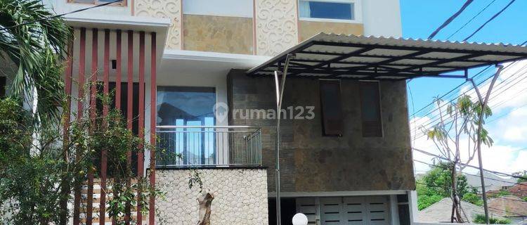 Rumah 3 Lantai dengan Private Pool di Nusa Dua Rumah di Jl. Taman Giri Asri
 1