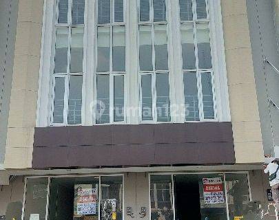 Ruko 3 lantai Boulevard disewakan  1