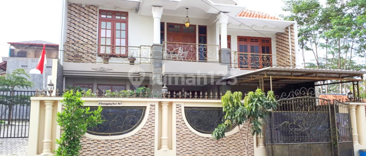 Rumah Kelas Sultan Banyumanik - 600 M² Bangunan, Balkon & Garasi 1