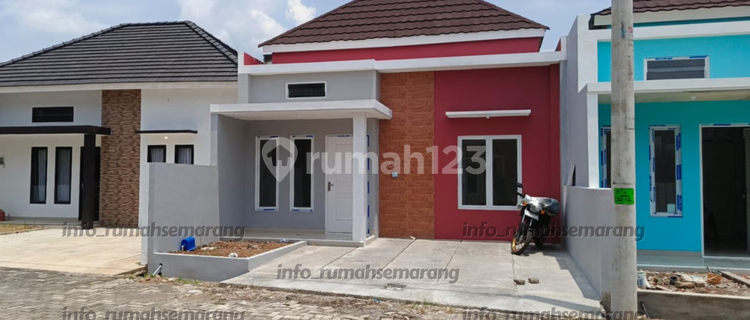 Rumah Cantik Siap Huni di Perum Griya Tria 2 Lokasi Strategis Dekat Exit Tol Ungaran 1