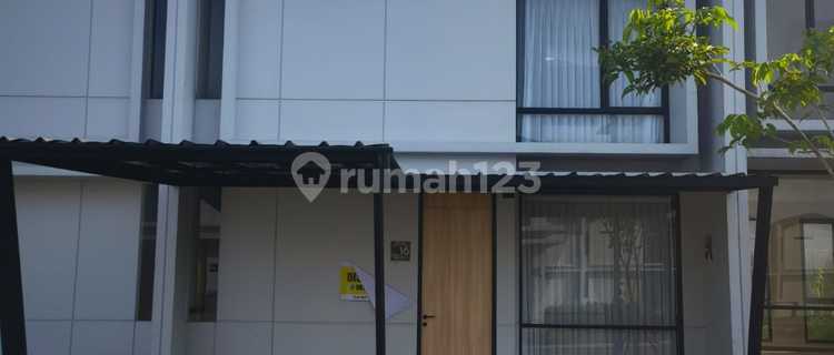 Di Kontrakan Rumah 2 lantai Full Purnish Tinggal bawa koper aja di Kawasan KIIC Karawang Barat  1