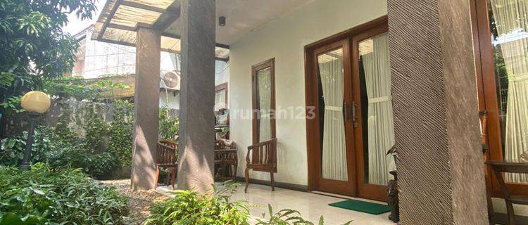 Rumah Bagus Unfurnished SHM di Pakubuwono, Jakarta Selatan 1