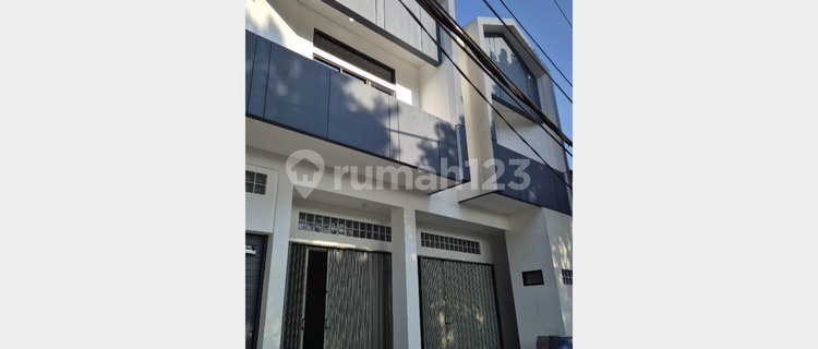 FOR SALE: Strategic Shop House on MAINROAD CIGADUNG DAGO BANDUNG 1