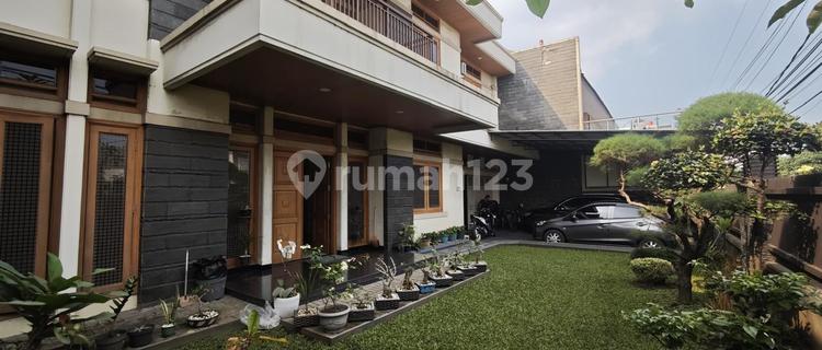 Large and Luxurious House in Mekarwangi, Bandung 1