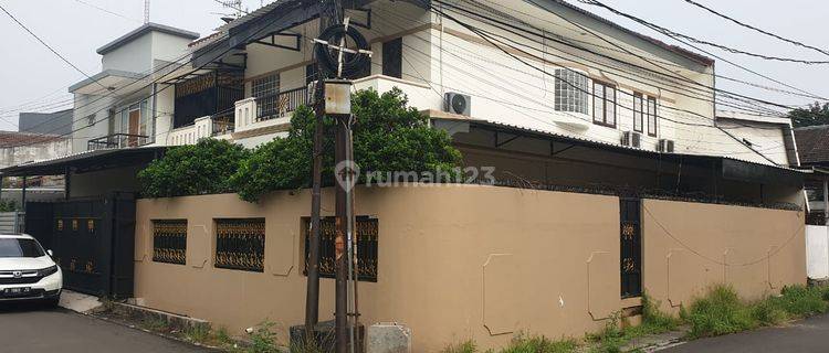 Rumah di Perumahan Kebon Jeruk Baru 1