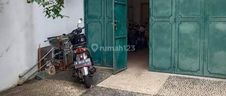 Rumah 2 lantai tengah kota deket pasar asemka dan taman kota 1