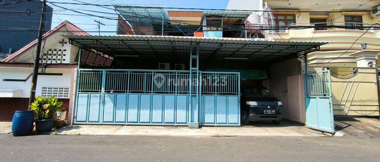 Rumah 2,5 Lantai Komplek Arwana Jalan Lebar 1