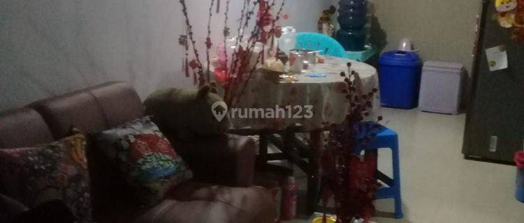 Dijual rumah 2 lantai sudah renov ditaman palem lestari 1